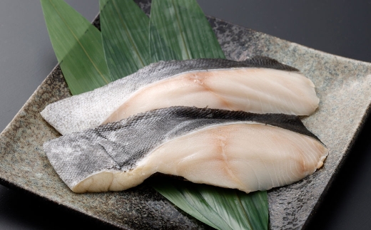 銀ダラ甘塩仕上げ 2切 × 4 （ 約640g ） 合計8切 銀ダラ 銀鱈 鱈 たら タラ 魚 魚類 魚介 魚介類 甘塩 切り身 個包装 真空パック おかず お惣菜 惣菜 おつまみ 酒の肴 冷凍