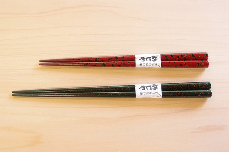 津軽塗 夫婦箸 めじゃ 唐塗 緑（大）・赤（中）