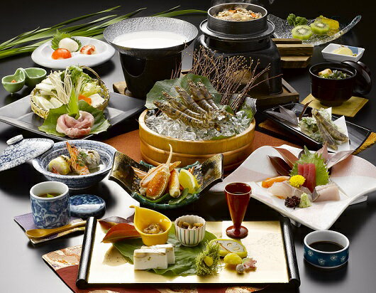 【ふるさと納税】G0464 三谷温泉 平野屋 1泊2食付き ペア宿泊券（日曜日～金曜日・緑翠亭利用）蒲郡 天然温泉 老舗 旅館 ディナー モーニング 2名様