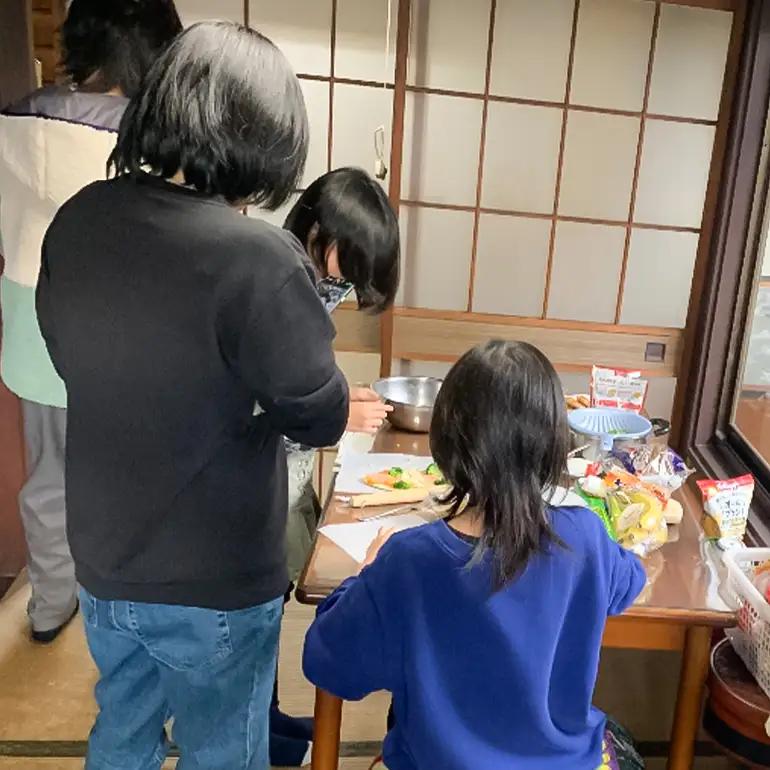 フリースクールYOLOを応援！ 手編みマルチカバー 手作り マルチカバー 応援 広島 安芸高田市