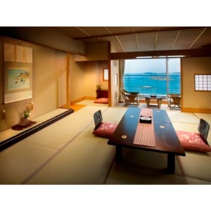 日間賀島いすず館　海鮮会席+土産付ペア宿泊券【1256379】