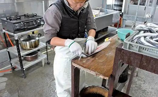 鹿児島県大隅産　千歳鰻 の 鰻 白焼 3尾 ・ 鰻焼肝 ・ 蒲焼 のタレセット｜うなぎ うなぎ