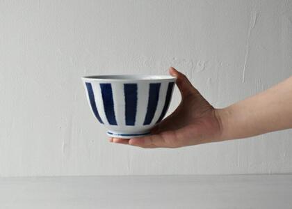 【波佐見焼】φ１３.５cm軽量小さめ丼５個組藍染十草 【西海陶器】 ５　32566