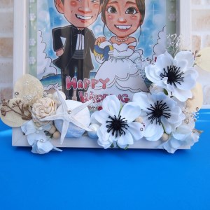 オーダーメイド、記念の似顔絵ギフト（水彩・フレーム付き・花飾り付き）