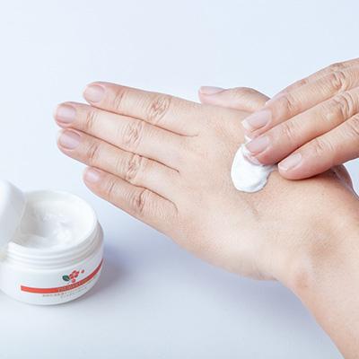 ふるさと納税 松浦市 長崎県松浦産つばきオイル3点セット(食用油・洗顔石鹸・モイスチャークリーム) |  | 02