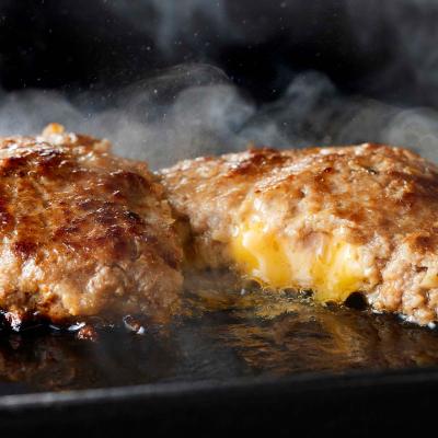 ふるさと納税 新ひだか町 北海道産黒毛和牛 こぶ黒チーズインハンバーグ 20個 |  | 01