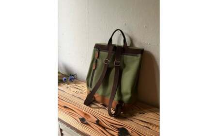 【2026年6月上旬発送開始】【 AKIRA オリジナル】【マツコの知らない世界 で紹介されました！】 シンプルリュック カーキ帆布×茶色帆布 軽量 日本製 キャンバス 通勤 通学 大容量 上質 カジ