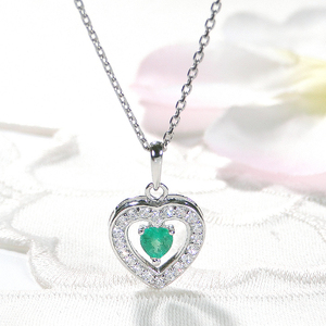 ネックレス プラチナ PT900 ダイヤモンド 0.28ct エメラルド 0.2ct ハートシェイプ 揺れるレディース ペンダント【f252-pt-h-em】 ALPAZ118