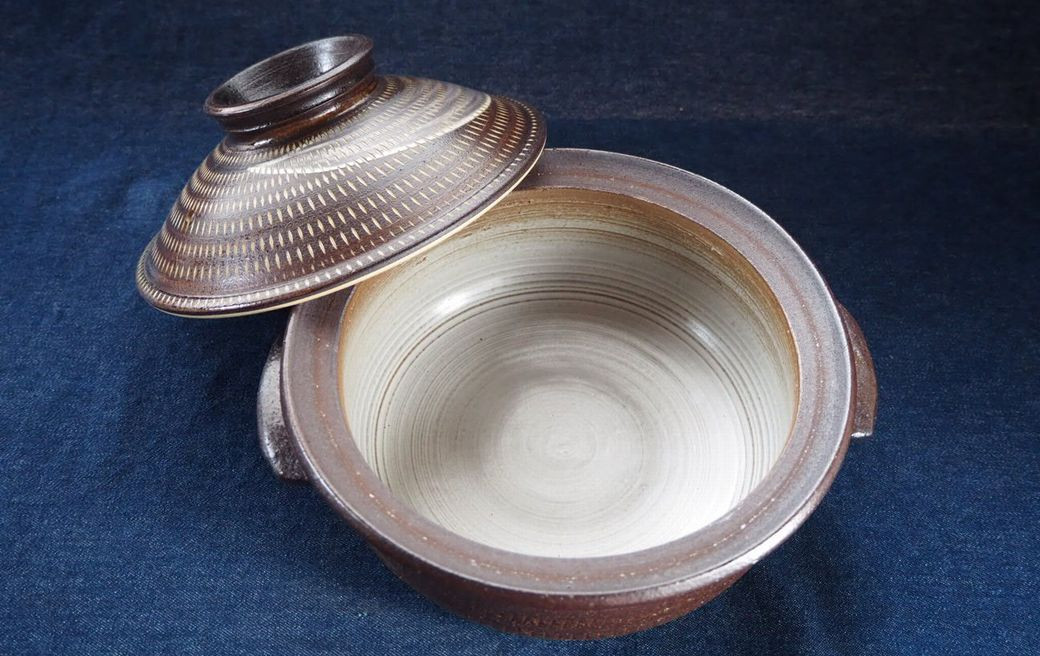 
                  H44   小石原焼黒飛鉋土鍋2人用（Sサイズ）直径約21cm
                