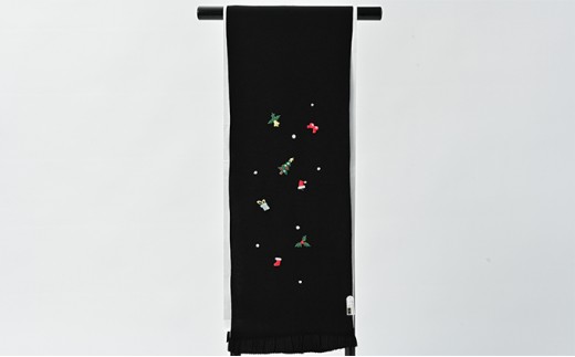 
帯揚げ　黒地　ちりめん　クリスマスの刺繍　帯上げ　着物に [№5275-0235]
