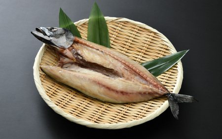 干物 鯖一夜干し よねはるお薦めの 極うま サバ（塩味）3尾【福井 天然 さば ひもの 冷凍 小分け 個包装 真空パック ご飯のお供 酒の肴】[m17-a027]