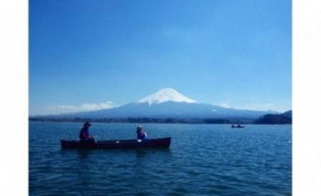 雄大な富士山をバックにカナディアンカヌーで湖を満喫！