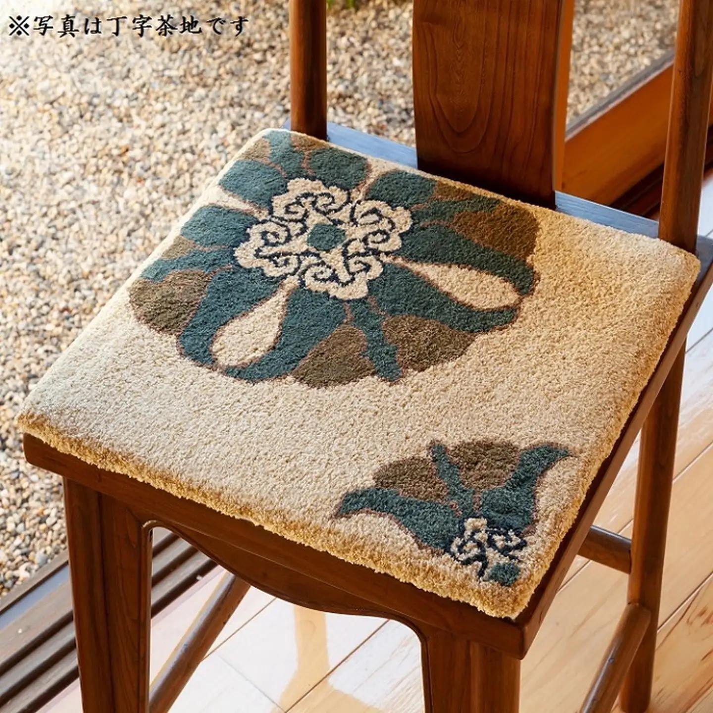 色をお選びいただけます　鍋島緞通[手刺繍]対角中心柄 50×50cm：C106-007