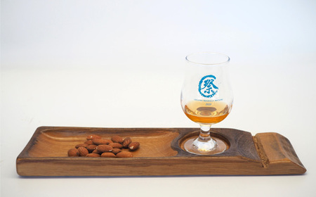 No.543 ウイスキー樽材で作った晩酌用木皿とマドラーセット