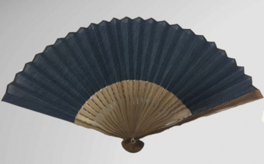 【小千谷縮 扇子 紺 7寸】麻布 扇子入れ付 伝統工芸 小千谷織物同業協同組合 | 小千谷縮 おぢやちぢみ 麻 麻布 上布 縮 扇子 せんす センス 伝統工芸 伝統的工芸品 夏 メンズ レディース 父の日 母の日 にいがた おぢや 新潟県 小千谷市 【0002-0207SV02-01】