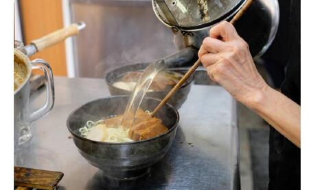 【3ヶ月定期便】「玉家 豊崎店」の三枚肉そば4食セット｜沖縄そば そば 沖縄 おきなわ 麺 麺類 セット玉家豊崎店 定期便 三枚肉 三枚肉そば 人気 送料無料(AA022)