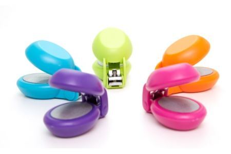 HARAC ネイルプラス 爪切り ピンク (NAILP-PK) メディア紹介多数 朝日新聞そばに置きたい掲載(2024年２月) 握りやすい ユニバーサルデザイン 卵型爪切り つめきり ツメ 美容 理美