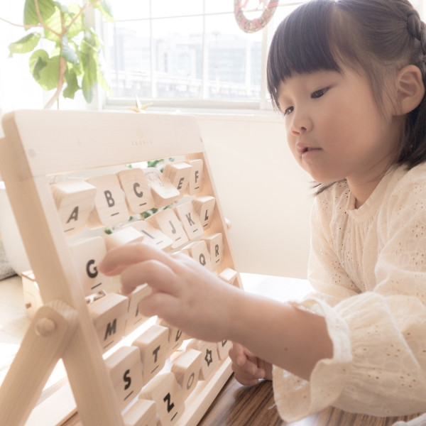 檜のおもちゃ　IKONIHアイコニー　アルファベット