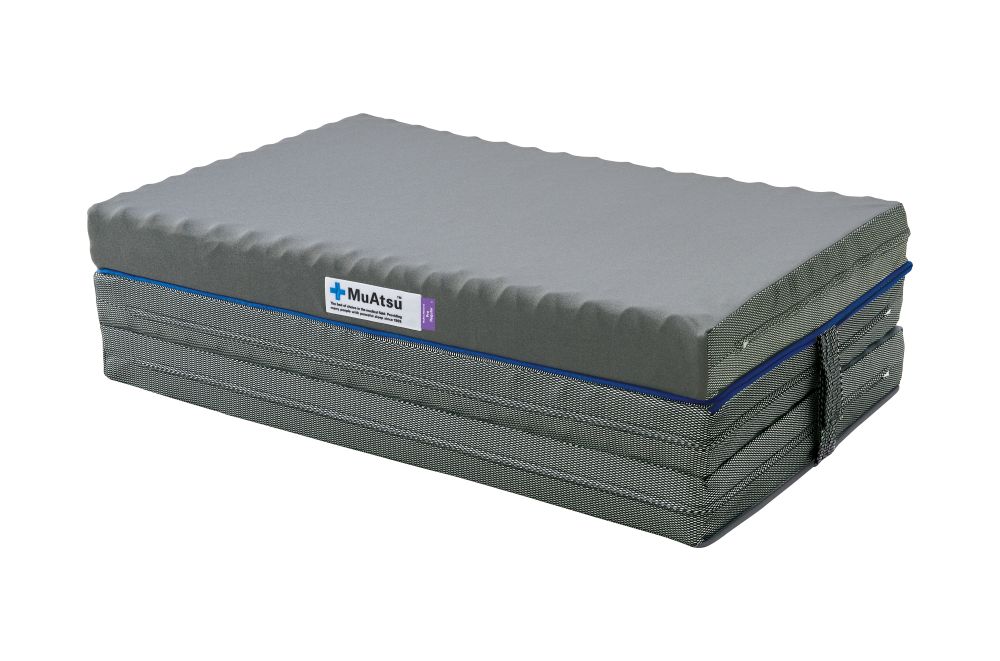 ムアツ マットレス プロ ハード ダブル 三つ折り 折りたたみ マットレス 約 10cm 敷布団 敷き布団 寝具 ハード シーツ 専用シーツ付 綿 ベージュ 昭和西川 体圧分散 通気性 寝返りサポート