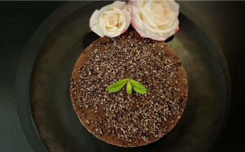 【12回定期便】植物性100％ Vegan Raw Cake Chocolate（チョコレート／Lサイズ）☆お砂糖・小麦粉・乳製品不使用のスイーツ Dondonyokunaru [FCF044]