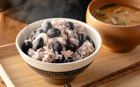 〈７年産新物〉 丹波篠山産 黒大豆 黒豆 200g × 2袋（2L・真空）黒豆  [Y083]