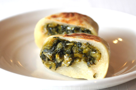 【春限定6/30迄】黒姫高原の山菜を味わう！もちもち手づくり山菜おやき3種12個【長野県 信州 信濃町 ふるさと納税／こなもん屋ジロー】