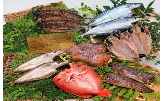 (定期便) （1便） 海の幸「九鬼水軍ひもの詰合せ」８品（2便）「海産珍味詰合せ」　１０品（3便）海の幸「九鬼水軍ひもの詰合せ」８品 （4便）「海産珍味詰合せ」９品　HS-27