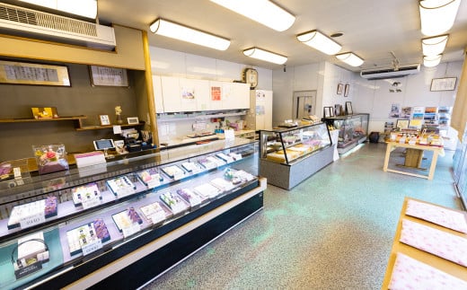 1771年創業 翁屋最中「きぬの夕月」15個入【 最中 もなか モナカ あんこ 餡 丹波 大納言 小豆 名菓 贈り物 お取り寄せ お茶請け お歳暮 お中元 老舗 スイーツ おやつ 】