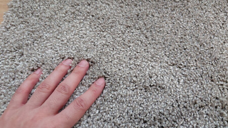 ペットに優しい洗えるしっかり吸着カーペット 36×36cm グレージュ色