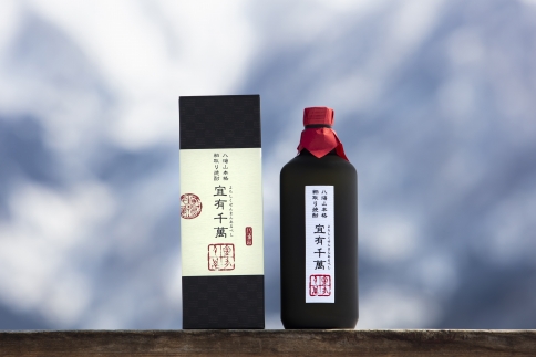八海山本格粕取り焼酎「宜有千萬」720ml×1本