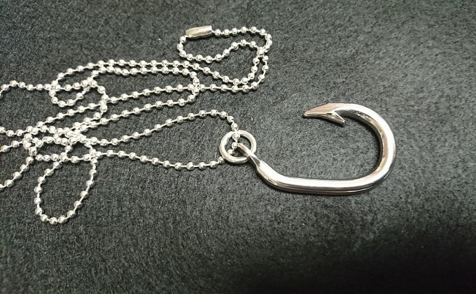 
                  【限定20品】ステンレス製釣り針ペンダント
                