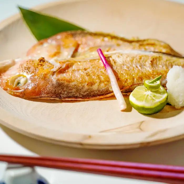 大ぶり甘鯛一夜干（２尾）【甘鯛 一夜干し 2尾 干物 あまだい ぐじ 大ぶり おつまみ 酒の肴 素焼き 唐揚げ 鯛 たい タイ あまだい アマダイ 魚介 魚貝 一日漁 無添加 贅沢 高級 父の日 母の