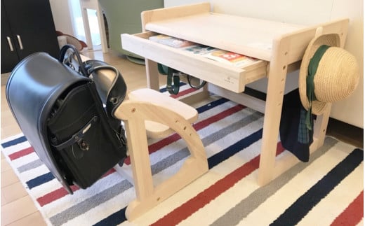 IKONIH スタディセット/ おもちゃ 子供 こども オモチャ 玩具 プレゼント お祝い 木 出産祝い 安全 オーガニックトイ ファーストトイ イス　椅子 机 子供用【kip102A】