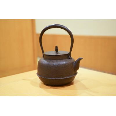ふるさと納税 奥州市 南部鉄器 鉄瓶 虫喰古代肌 1.4L 【現代の名工 佐藤勝久 作】 IH調理器 [Y0056] |  | 01