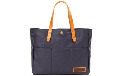 【ふるさと納税】トートバッグ 豊岡鞄 BERMAS 横型トート 60485（ネイビー） かばん バッグ トート モバイル対応 クッションポケット 牛革 バーマス