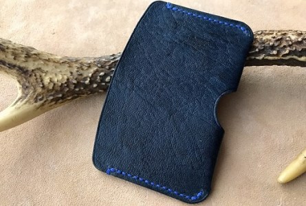 鹿革のカードケース -紺-（シンプル小さめ）【R00588】