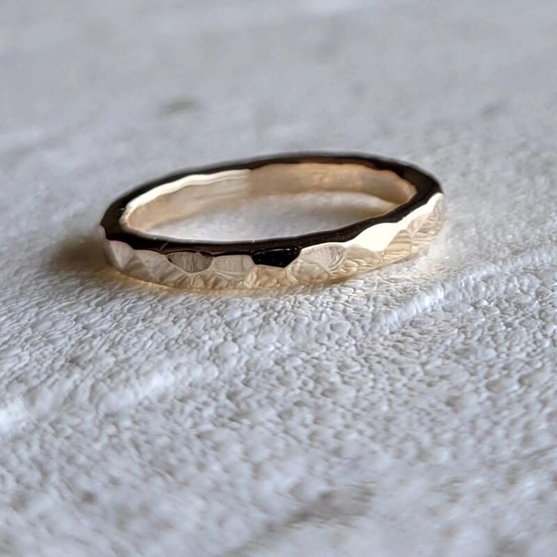 【ふるさと納税】 アクセサリー K14GF 槌目リング 3ミリ 幅 選べるサイズ 指輪 アクセサリー ジュエリー K14 ゴールドフィルド リング レディース メンズ ペア シンプル 一点もの 華奢リング ペアリング ピンキーリング ト 20000円 贈り物 FABBRICA OSAWA 神奈川 湘南 藤沢