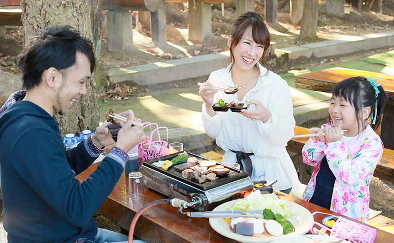 原木椎茸狩りBBQ+季節の味覚狩りペア体験券