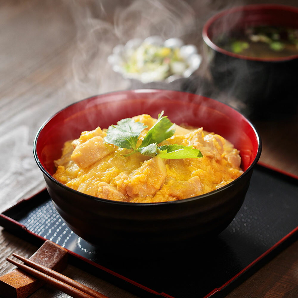 【ふるさと納税】【松屋フーズ】親子丼 135g×10個／15個／20個 鶏肉 鶏 肉 卵 たまご タマゴ 玉子 親子 丼 丼ぶり 冷凍 ご飯 ごはん おかず 夜食 非常食 備蓄 夕食 食事 135g 10個 15個 20個 電子レンジ 料理 調理 時短 便利 簡単 惣菜 東京都 武蔵野市＜選べる内容量＞