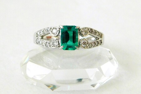 【ふるなび限定】【一点もの】Pt900　エメラルド（0.64ct）ダイヤモンドリング　K63　K06126-H　FN-Limited-SP