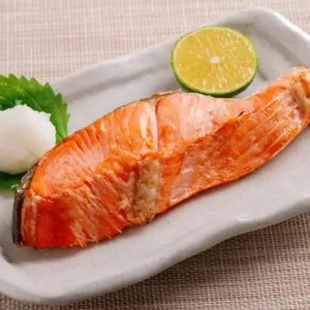 朝食セット 天然紅鮭切り身5切 と 網走湖のしじみ貝1kg【配送不可地域：離島】【1739435】