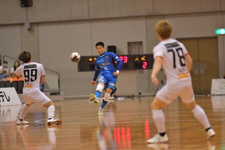 【11月8日開催】シュライカー大阪ホームゲーム （岸和田市総合体育館） 観戦チケット 1名分＋【グッズ】サイン入りTシャツ付き Fリーグ フットサルチケット