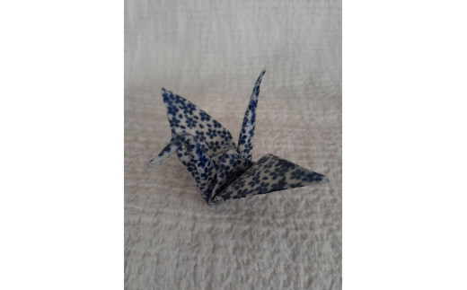 
                  陶器（折り鶴）
                