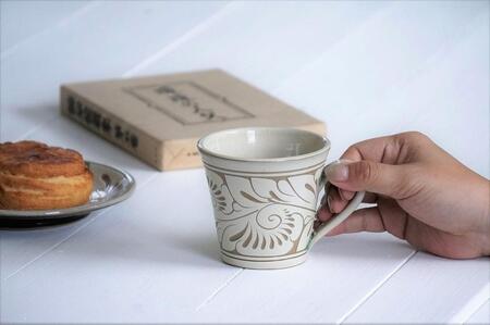 ＜受注生産品＞緑釉唐草白抜線彫 ( マグカップ小 × 1個 )