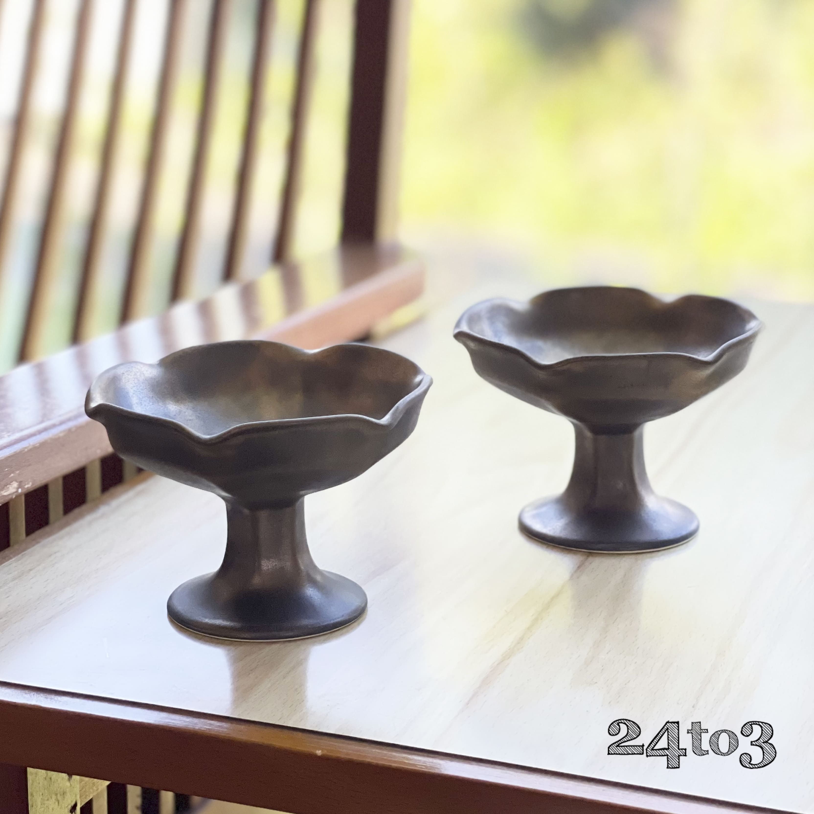 【ふるさと納税】有田焼 金泥高台デザートカップ 2個セット 24to3 西富陶磁器 bi004