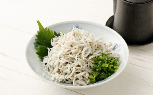 大阪湾産漁師が直送 釜揚げしらす 約80g×6個 計約480g 自宅で 釜揚げ丼 が楽しめる シラス 白子 シラス丼