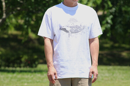 かめいち堂 大きなザトウクジラのTシャツ Lサイズ 選べる サイズ 半袖 綿100% コットン オリジナルデザイン プリントTシャツ おしゃれ 男女兼用 メンズ レディース 服 ファッション ギフト 