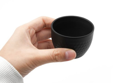 チタン槌目ぐいのみ 二重構造 おちょこ 御猪口 ぐい吞み アウトドア用品 キャンプ用品 [村の鍛冶屋] 【023S065】