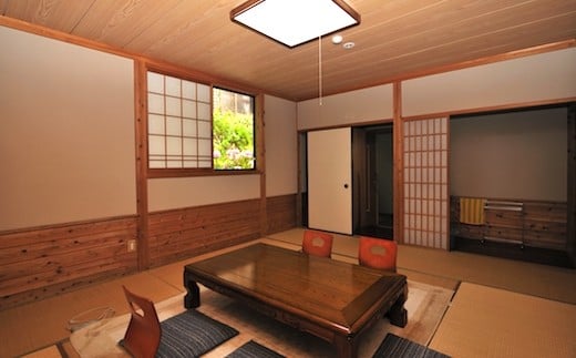 【客室】8~10畳の広々とした和室でゆったりとお寛ぎいただけます。