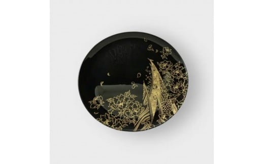 
            丸小皿 登り孔雀 漆黒（金）
          
